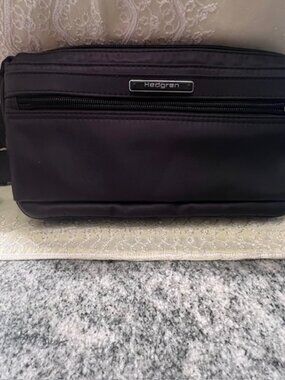HEDGREN black nylon crossbody sling sleek waist bag waterproof travel gear
